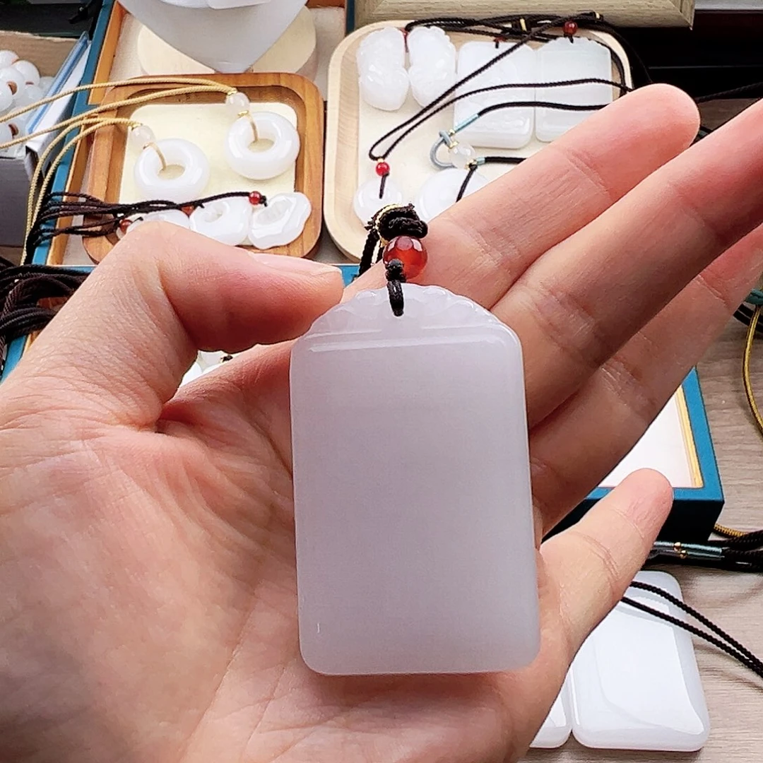 喏***訁石英质玉（金丝玉）未镶嵌颈饰