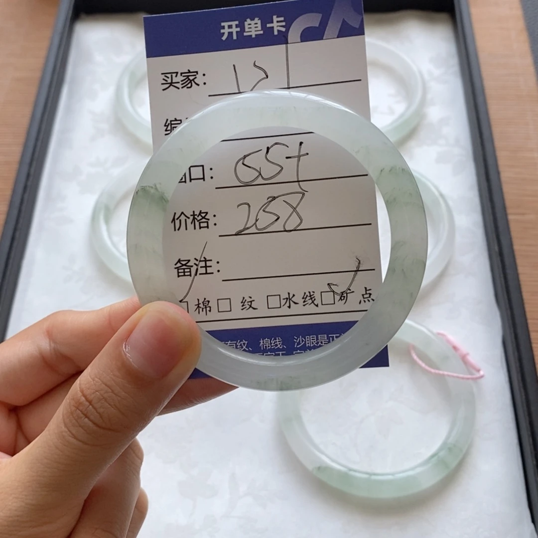 1***签未镶嵌手镯石英质玉