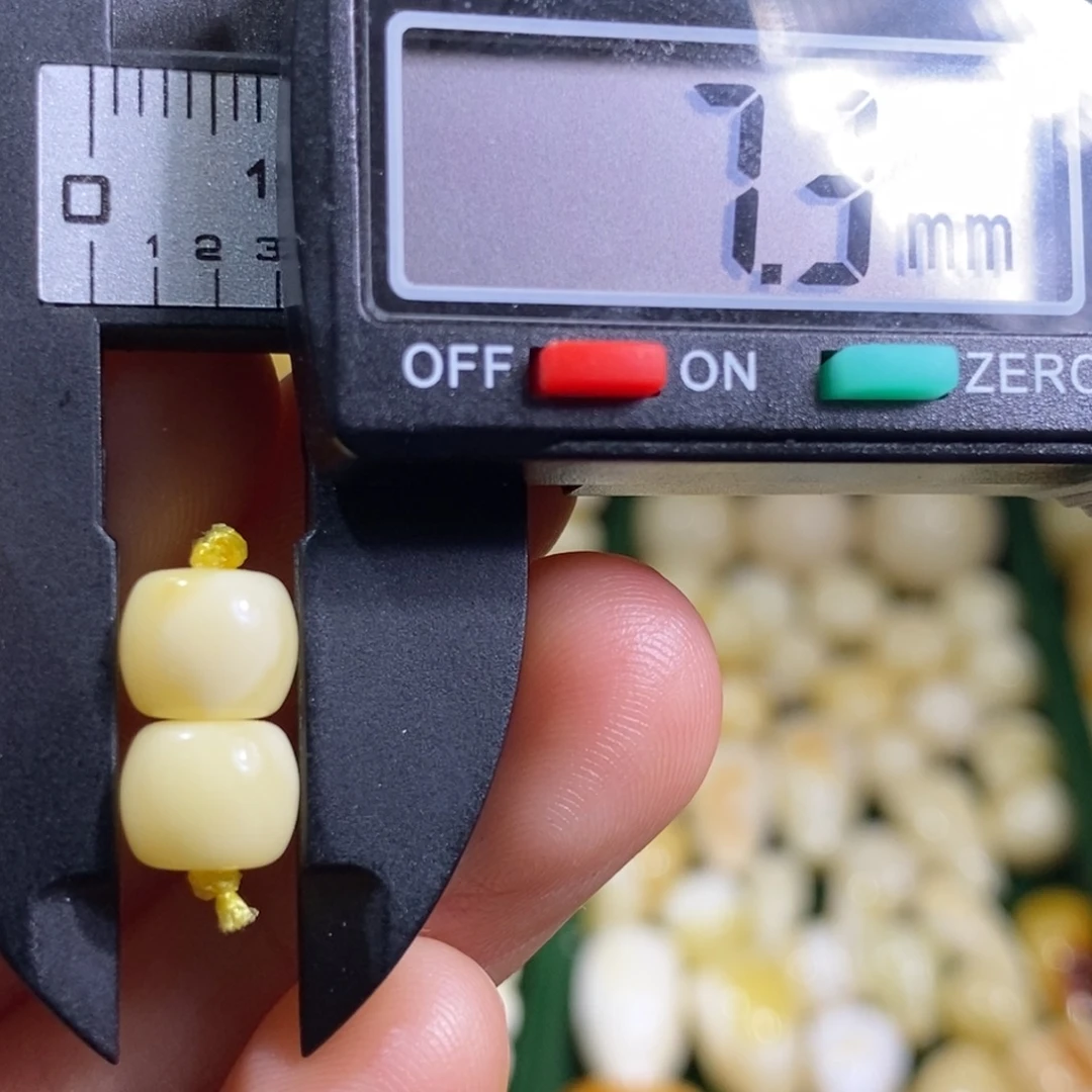 蜜蜡未镶嵌裸石配饰