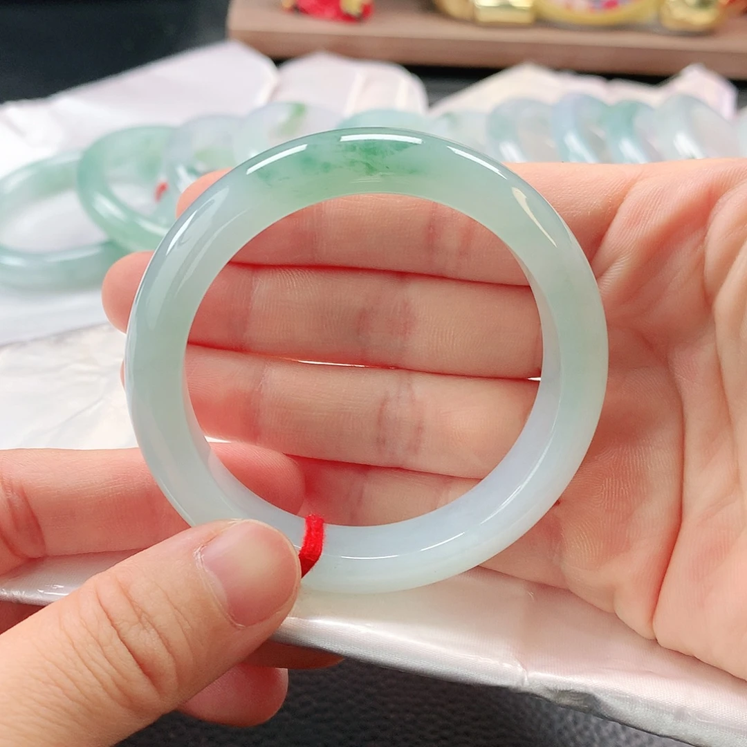 翡翠未镶嵌手镯缅甸A货翡翠手镯