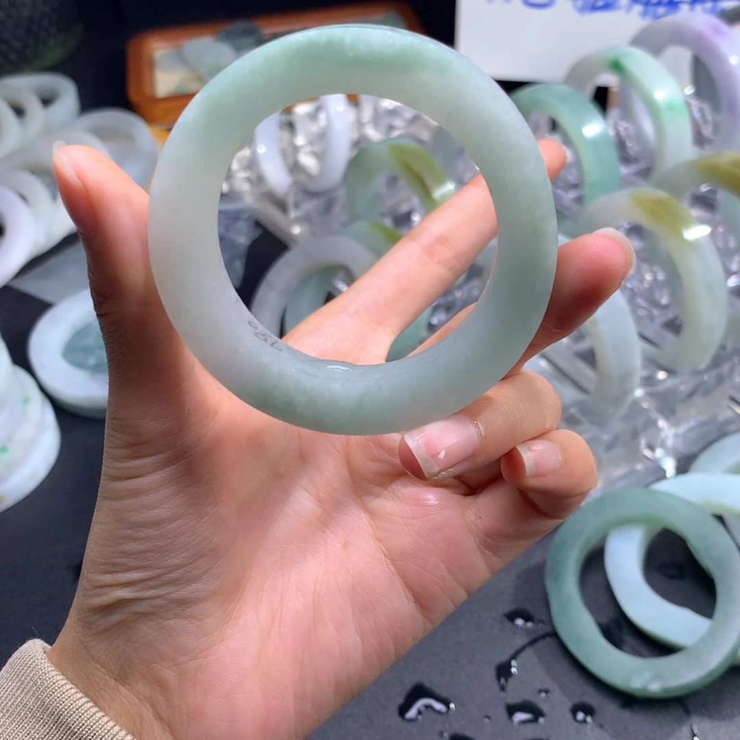 定制翡翠未镶嵌泥鳅背