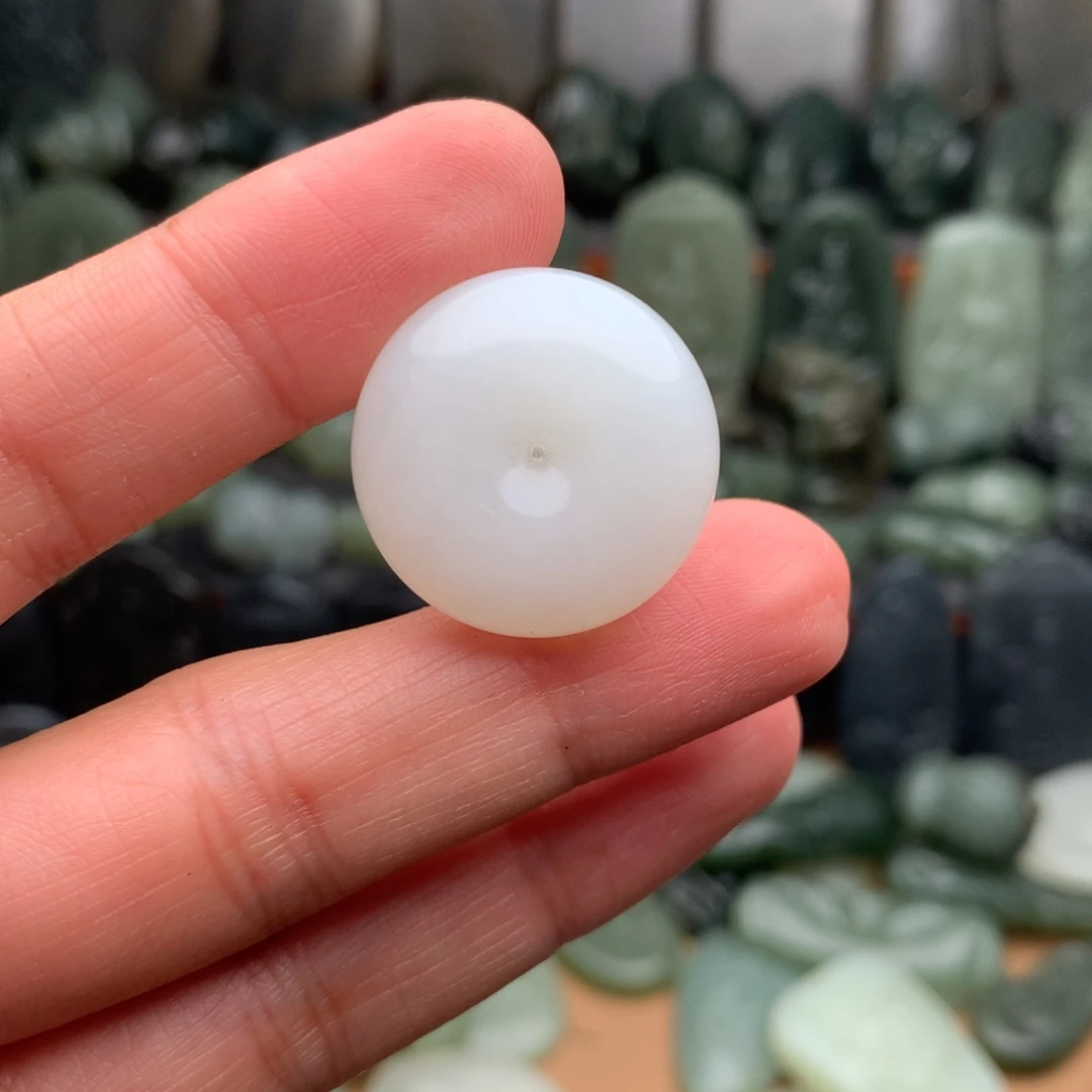 和田玉未镶嵌颈饰挂件100