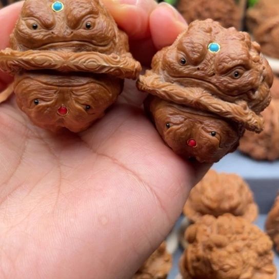 手串/手链核桃满镶金蝉蛤蟆头核桃雕刻