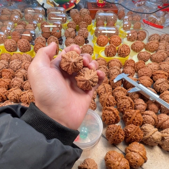 紧***咒桃核吊坠文山三棱