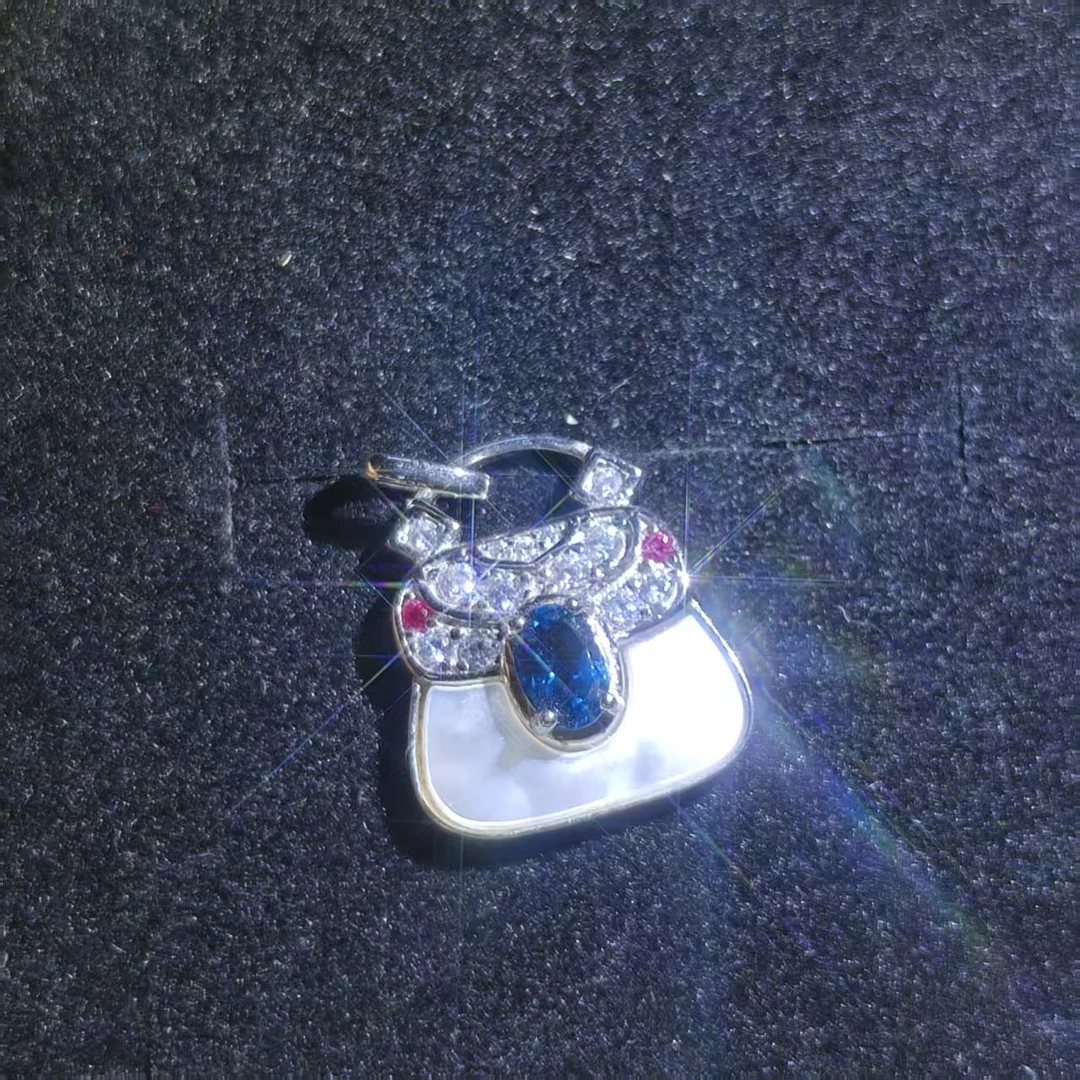 托帕石白贝包包吊坠WY058