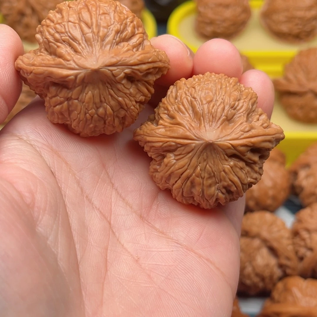 【闪购商品】桃木C****子文玩核桃手把件42绣球