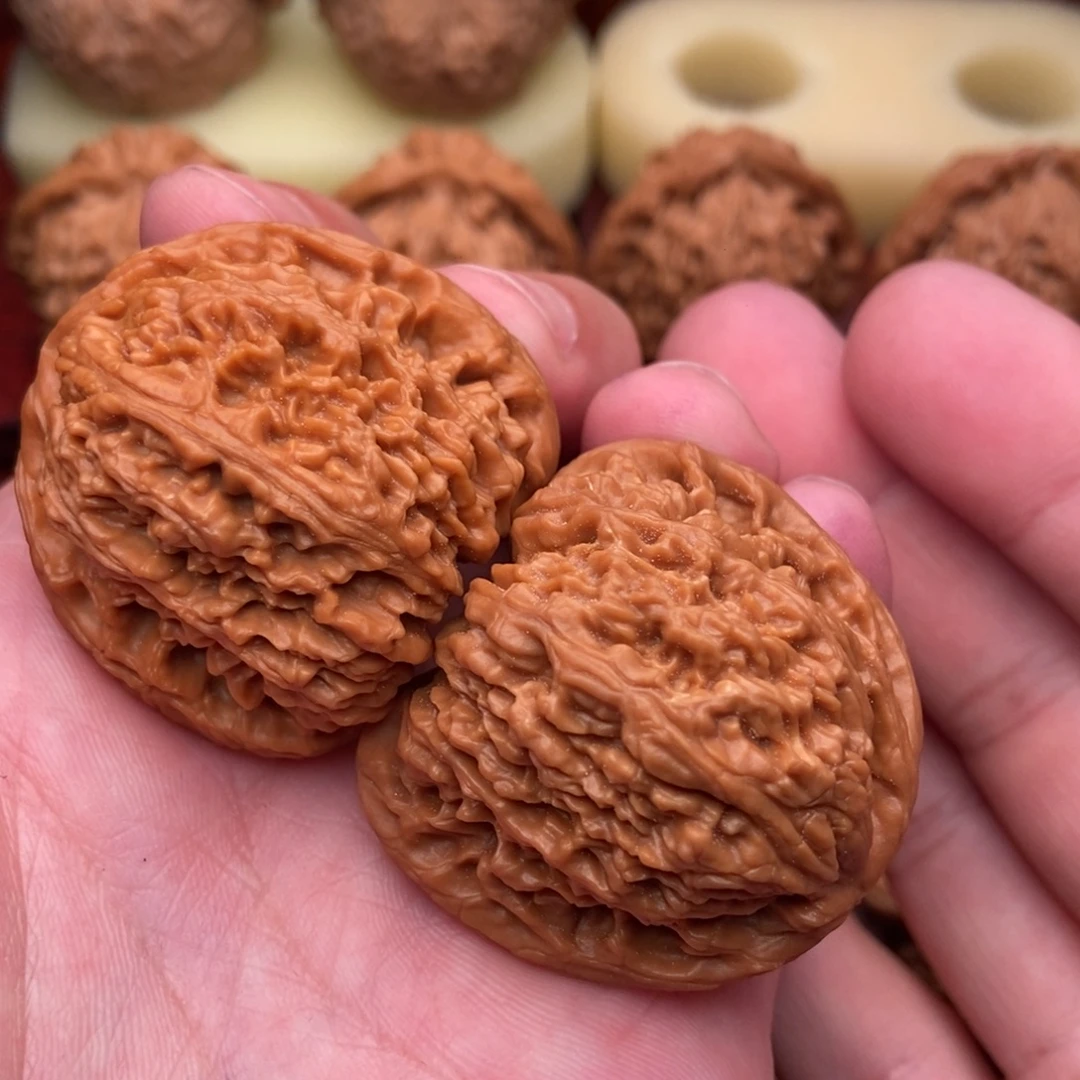 文玩核桃把件精品老树三角南疆石40.8