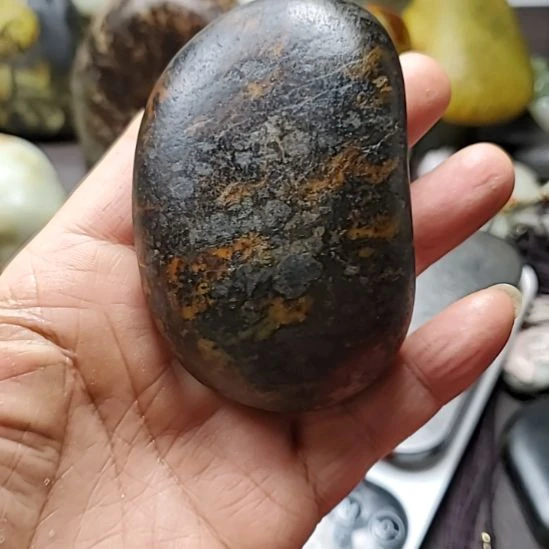 和田玉未镶嵌把件