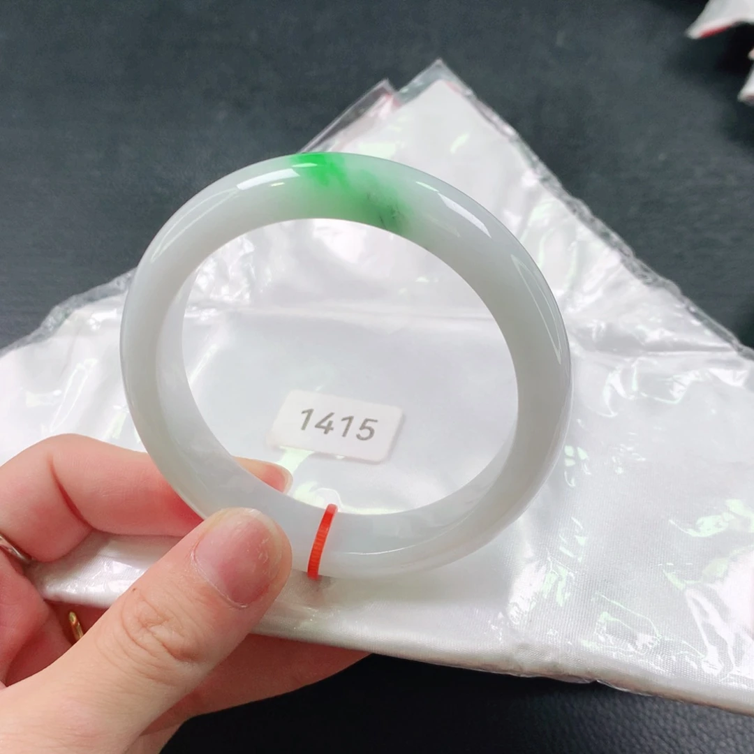 翡翠手镯未镶嵌天然翡翠手镯01