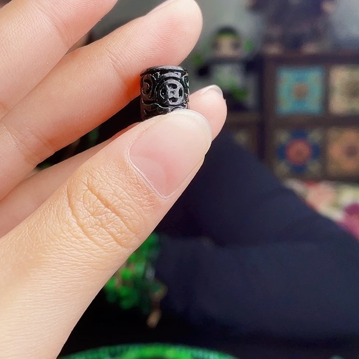 翡翠未镶嵌颈饰多样性
