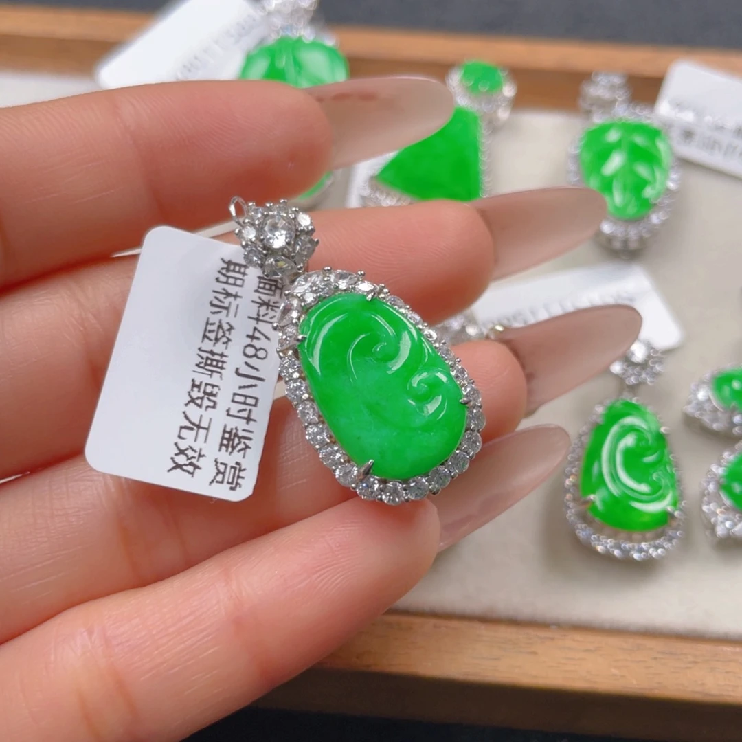 翡翠颈饰银S925镶嵌翡翠