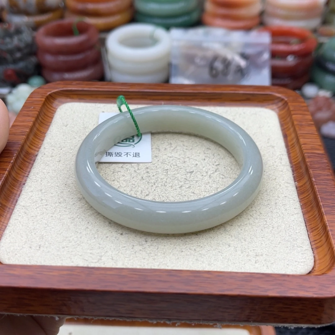 石英质玉未镶嵌手镯