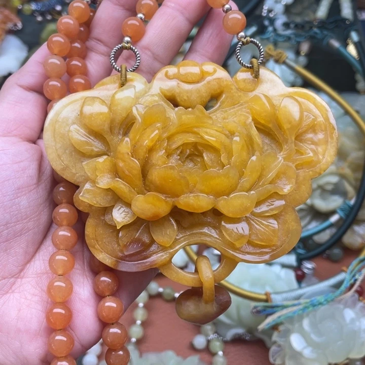 蛇纹石玉吊坠合金