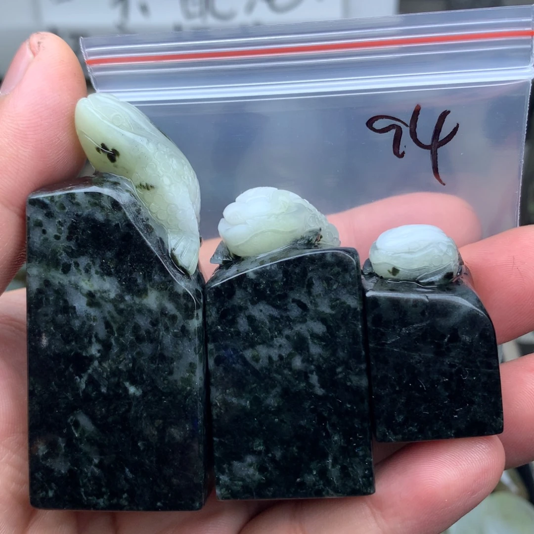 任***生未镶嵌独山玉珠宝半成品