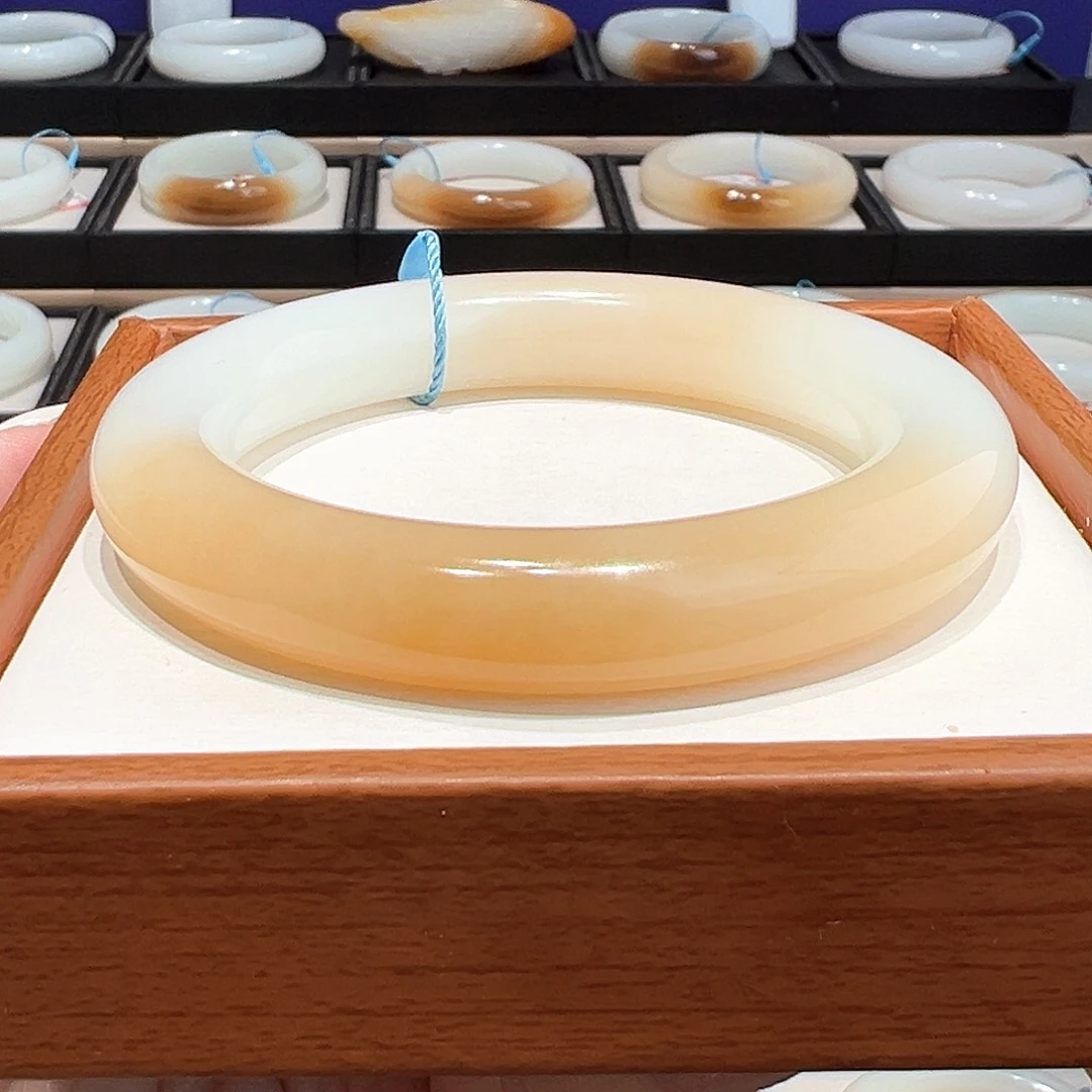 和田玉未镶嵌手镯