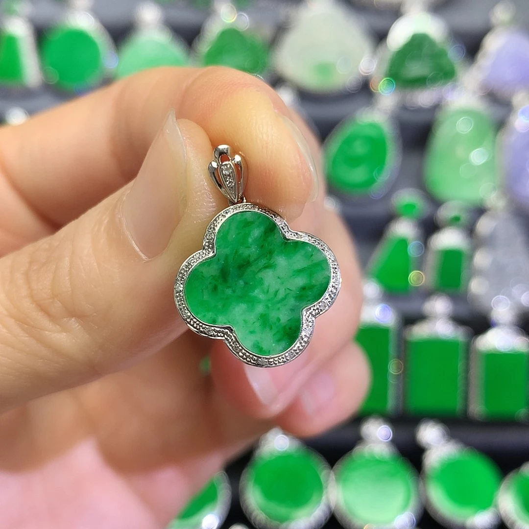 翡翠18K金镶嵌颈饰吊坠