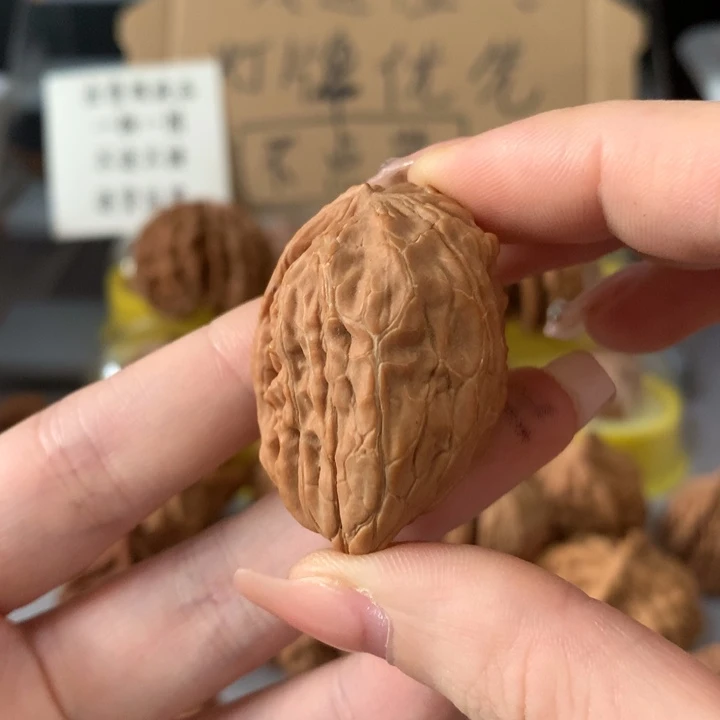 ****吊坠文玩核桃异形单只，有瑕疵
