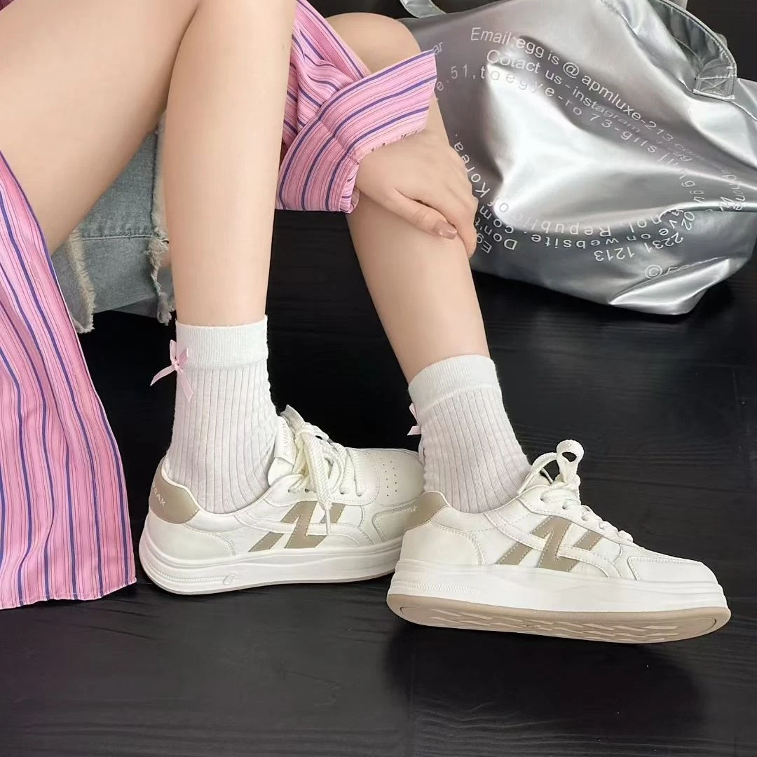 女鞋2025秋季新款经典百搭款厚底增高学生休闲运动鞋板鞋女