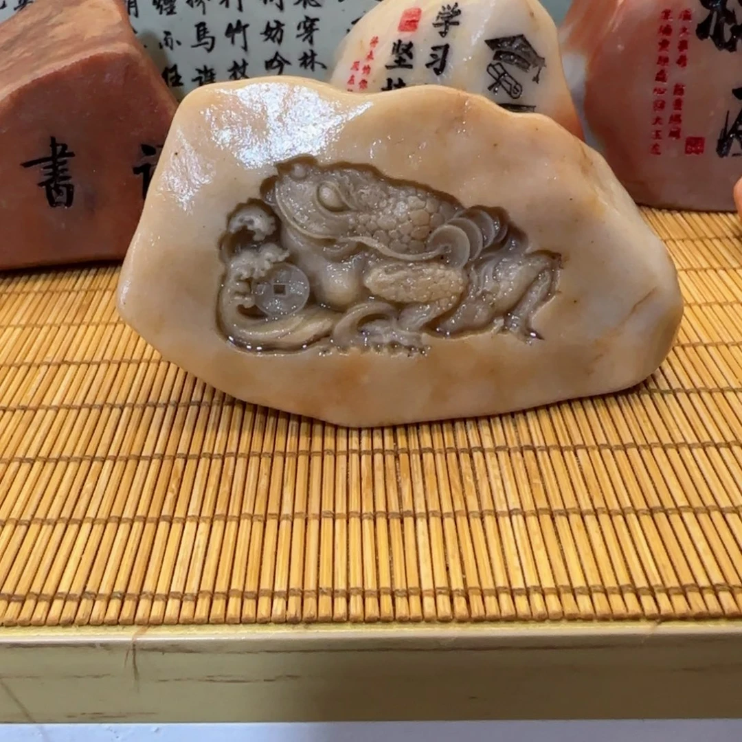 茶宠小****选石头雕刻艺术设计