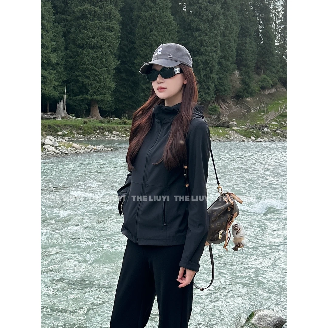 【LIUYI】软壳冲锋衣～户外运动显瘦连帽冲锋衣外套58267