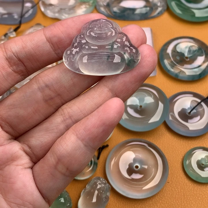 颈饰未镶嵌翡翠….