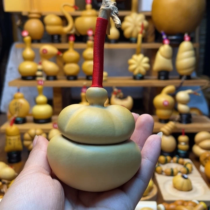 初***初 天然葫芦自然生长