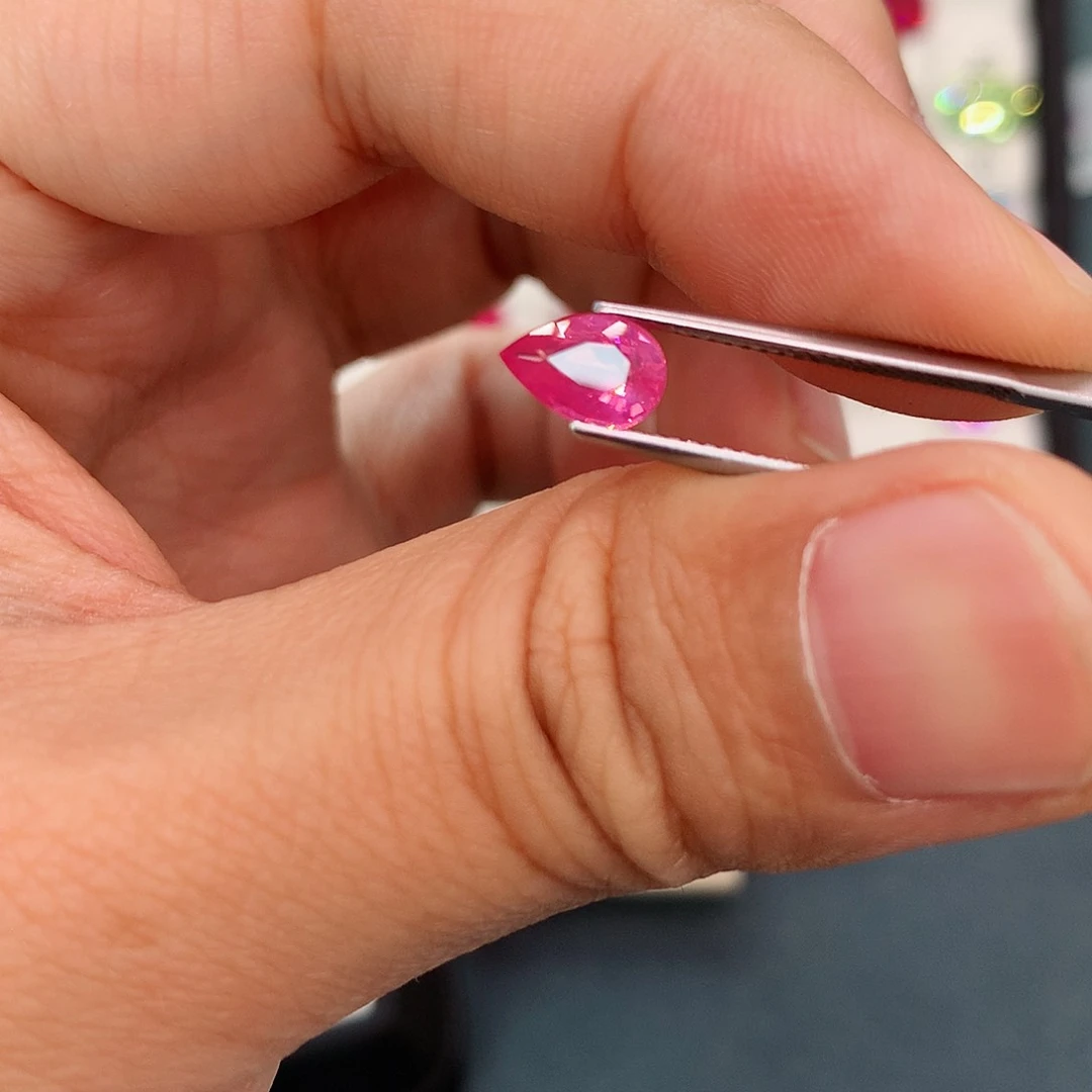 尖晶石裸石未镶嵌1.01克拉马亨盖