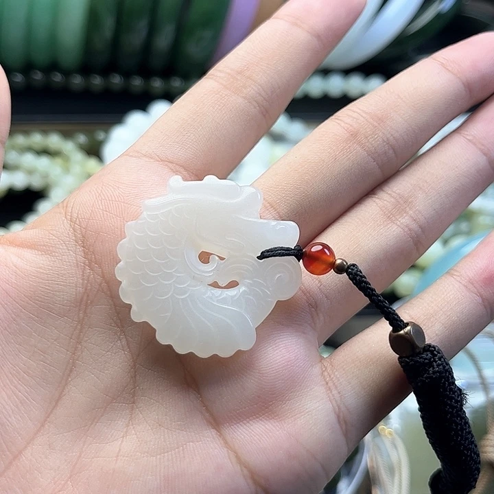 颈饰未镶嵌和田玉