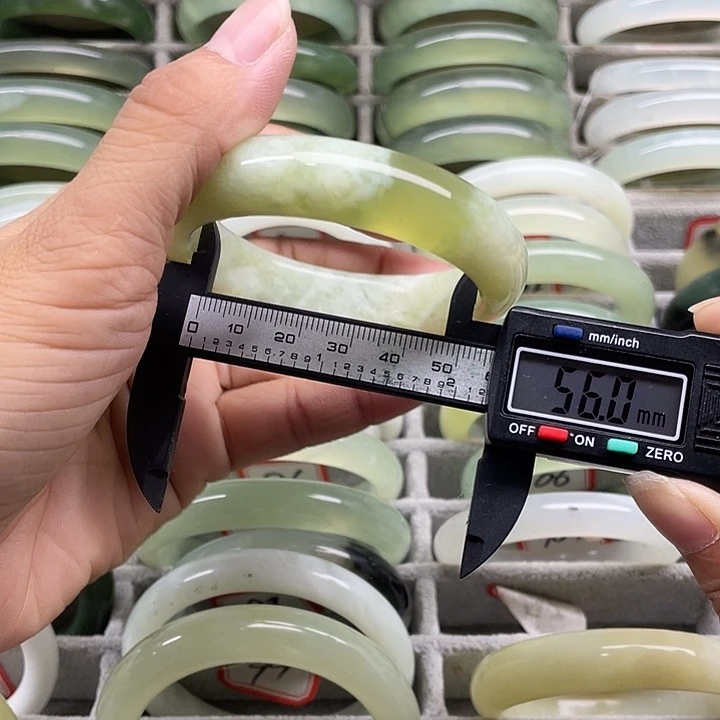 蛇纹石玉未镶嵌手镯108