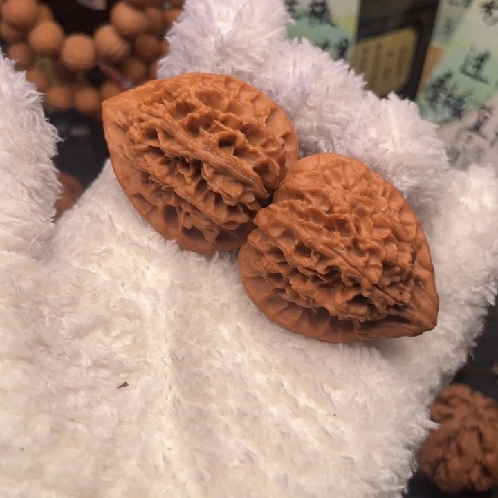 乐***兰核桃秦岭山地核桃鸡心