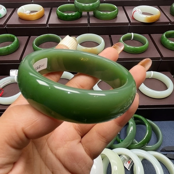 和田玉（碧玉）未镶嵌手镯