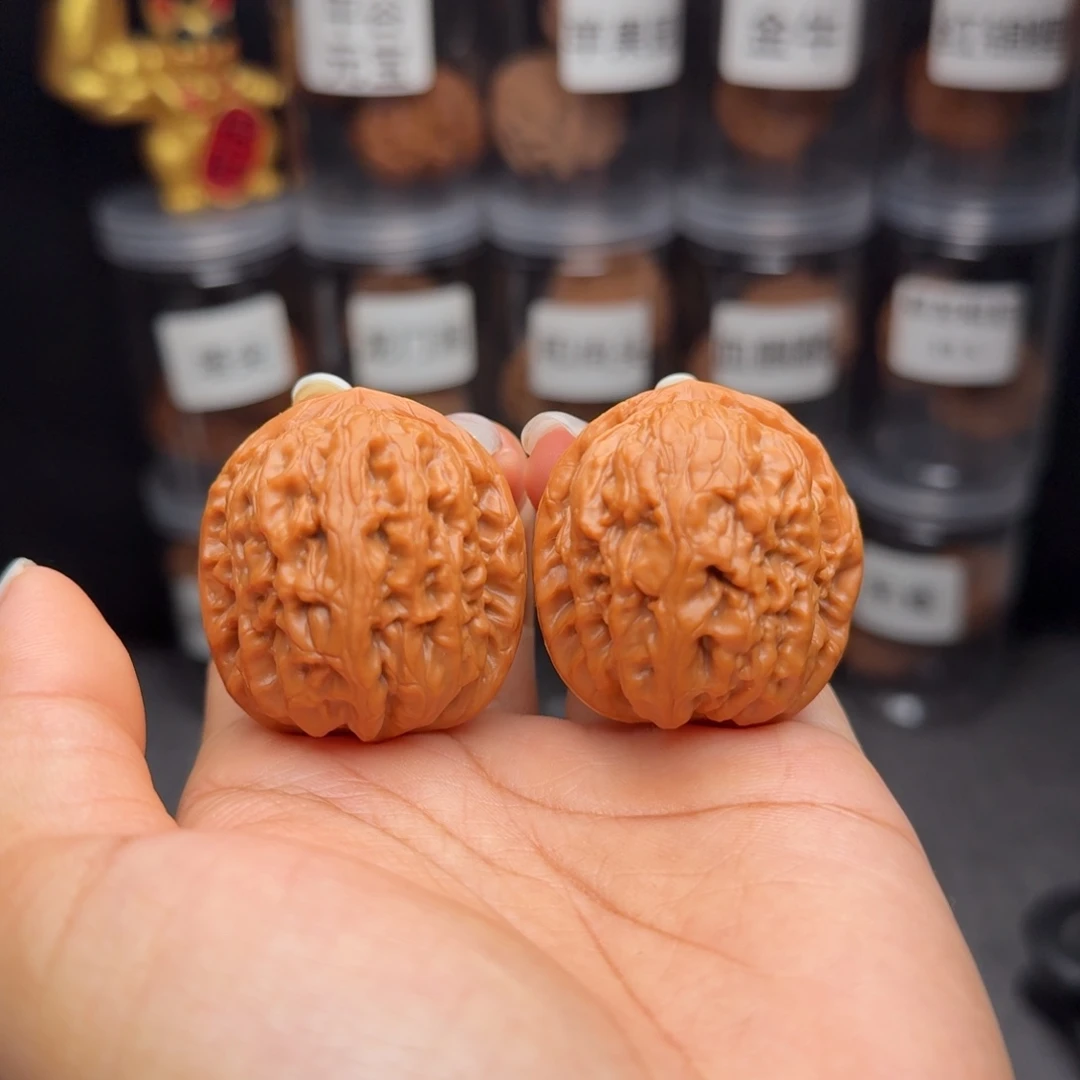 文玩核桃把件40红锦鲤