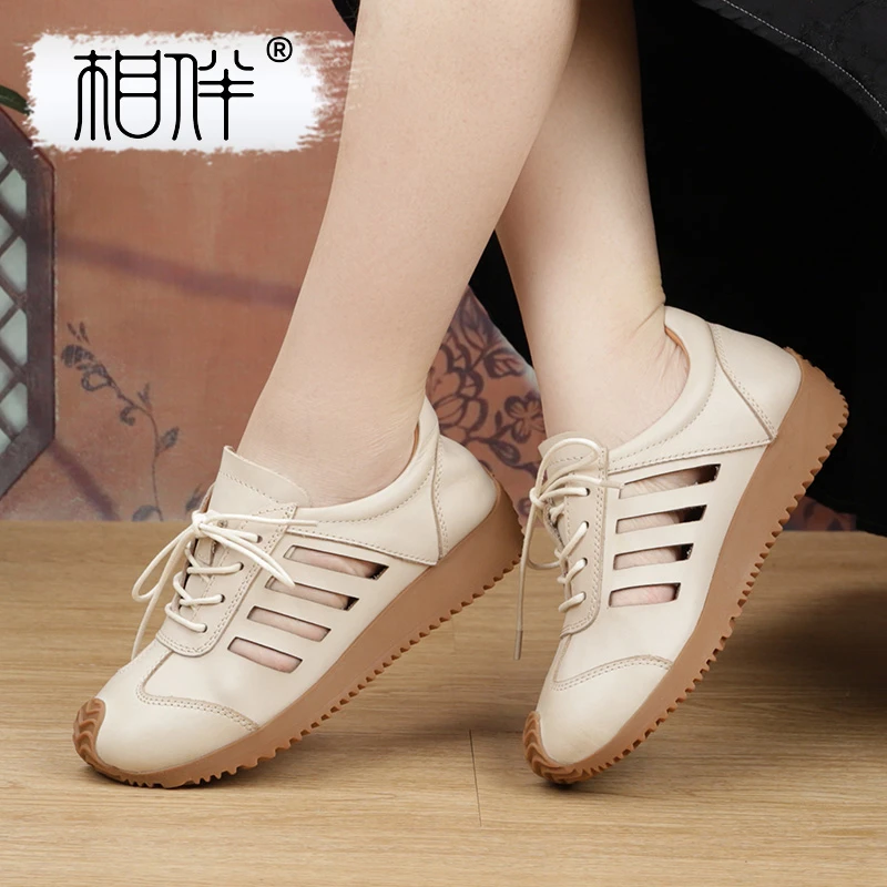 相伴复古真皮手工女士运动鞋休闲镂空百搭春夏中老年妈妈鞋53188