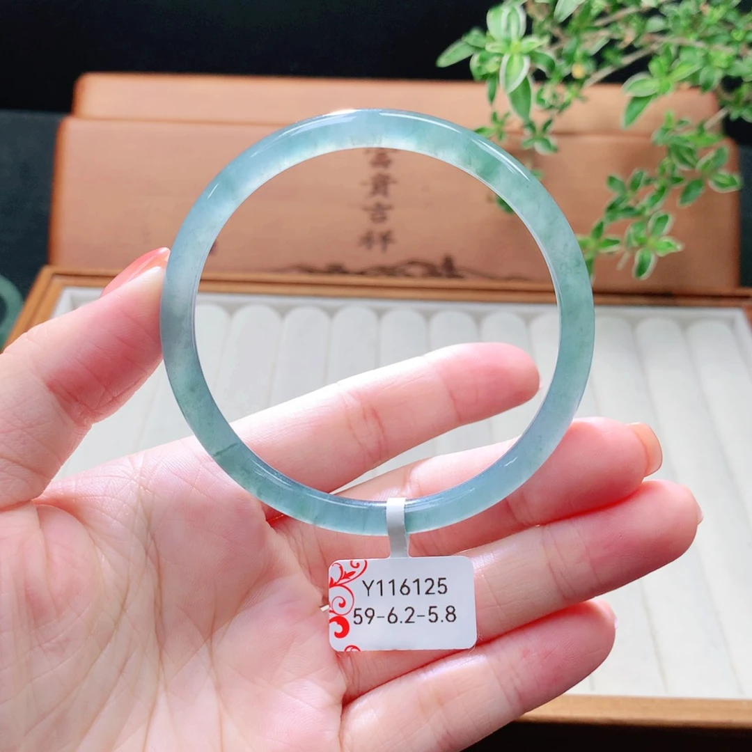 未镶嵌手镯（圆镯）翡翠