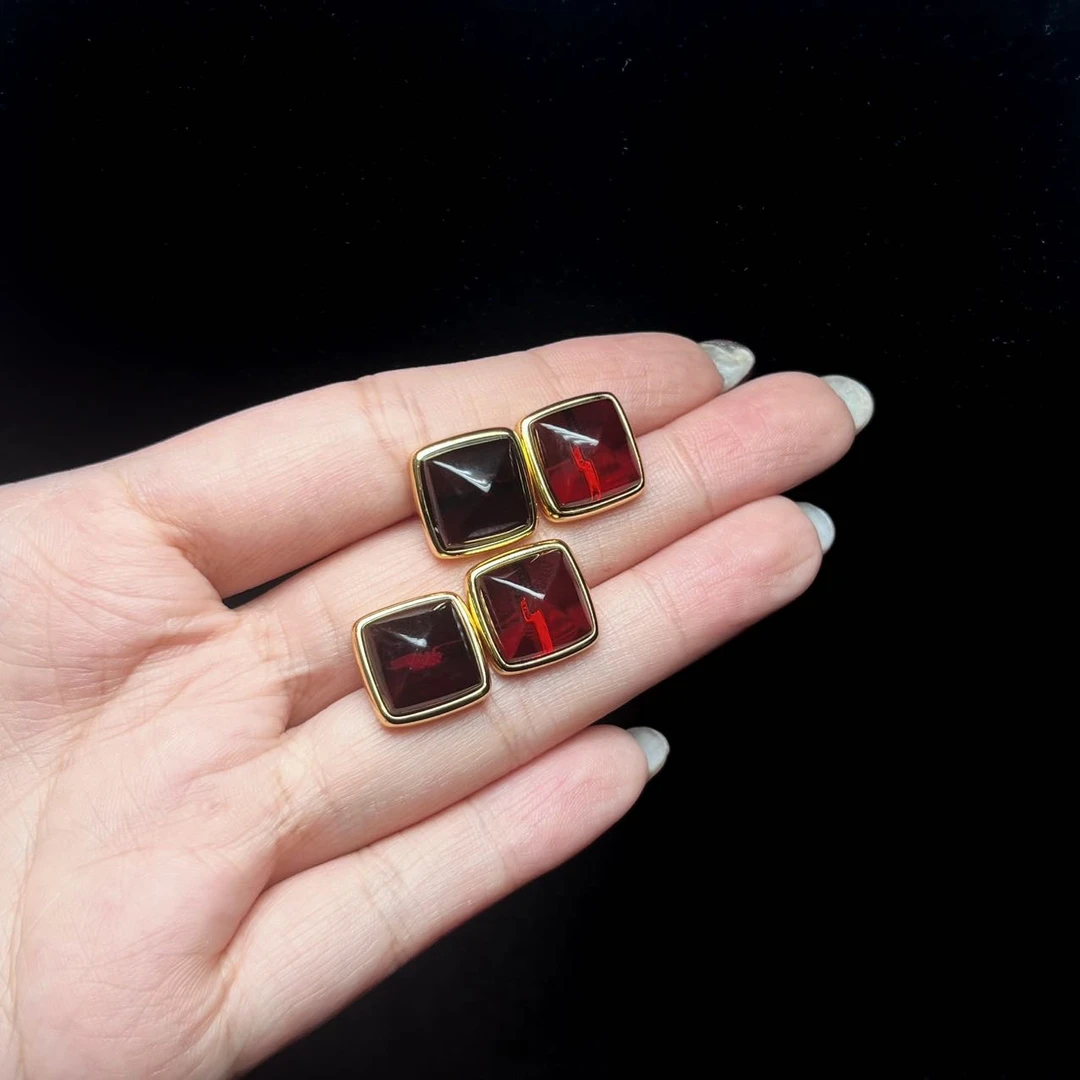 23 V27836-S925银镶嵌血珀耳钉-多样性发其一-10*10*6mm（东哥）