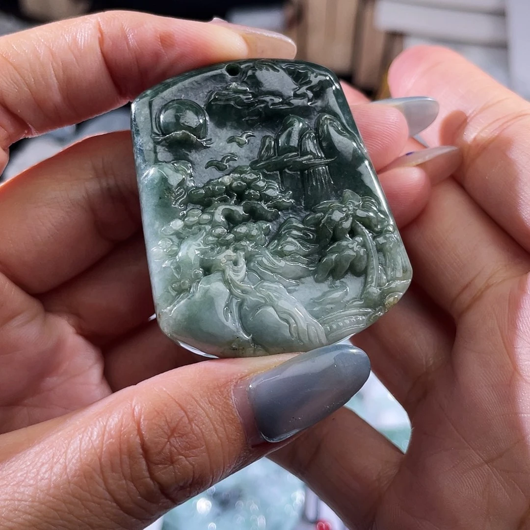 翡翠未镶嵌颈饰山水