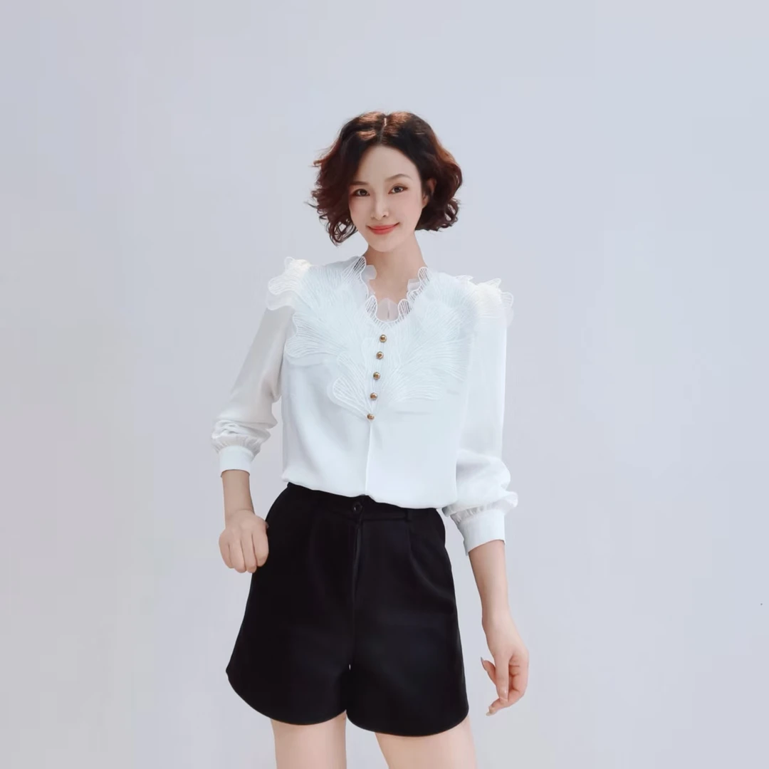1625 春季新款法式蕾丝花边V领醋酸缎面气质衬衫
