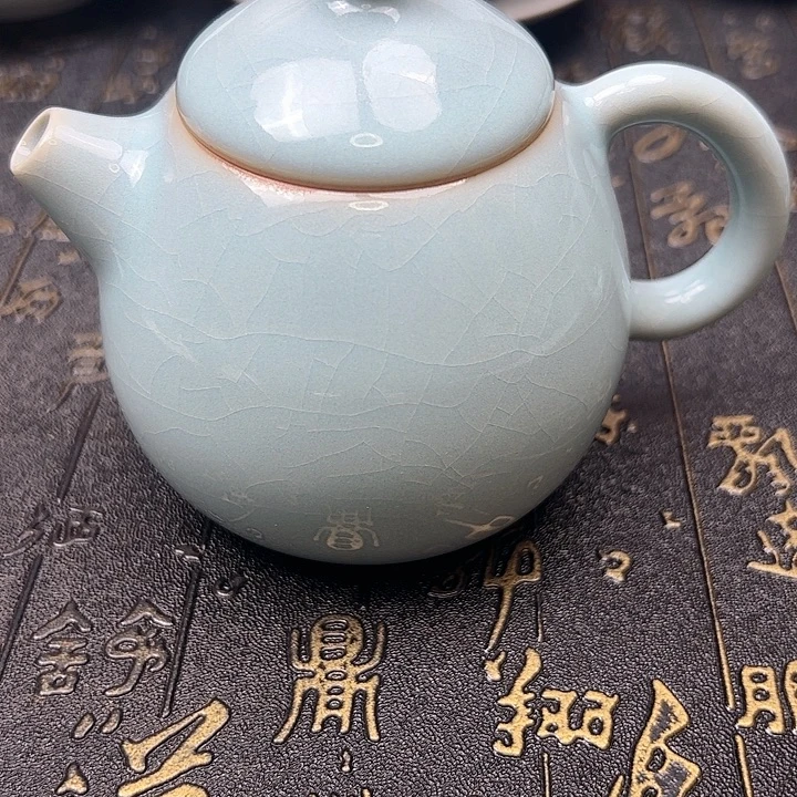 汝瓷天青釉龙蛋壶
