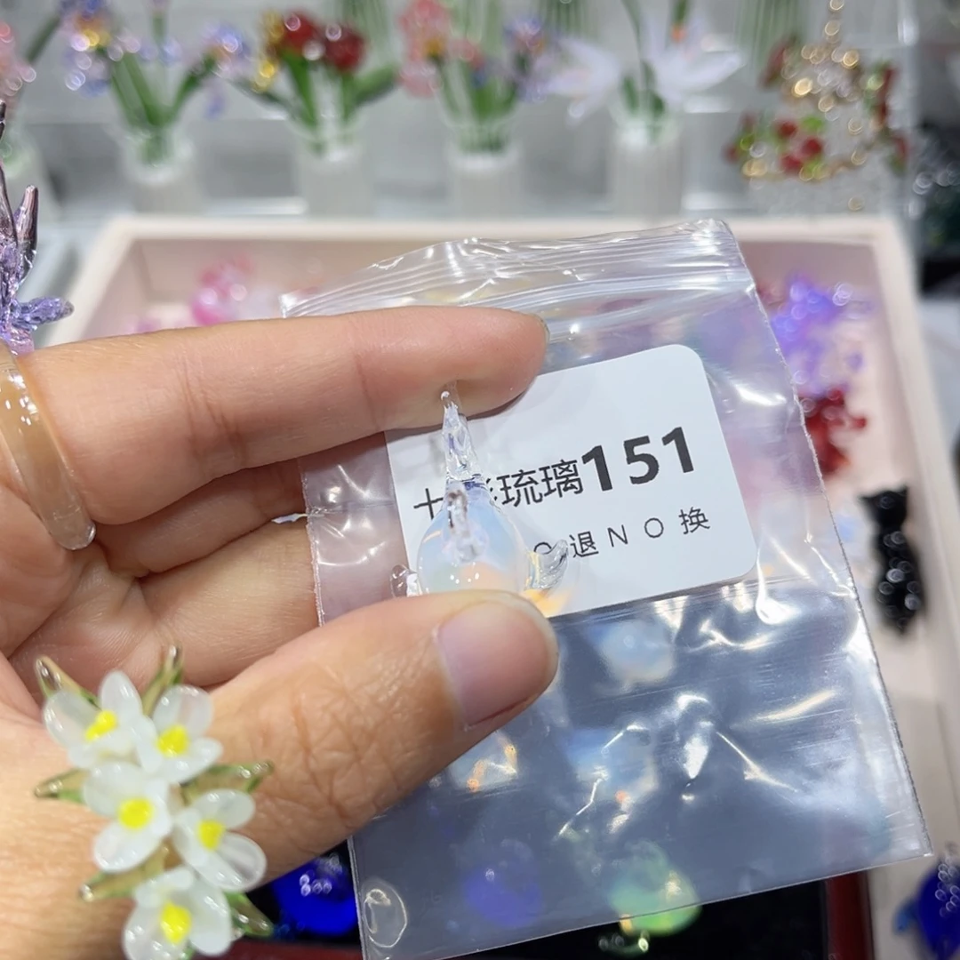 喵***ಣ琉璃吊坠（不含链）151鲸鱼一个