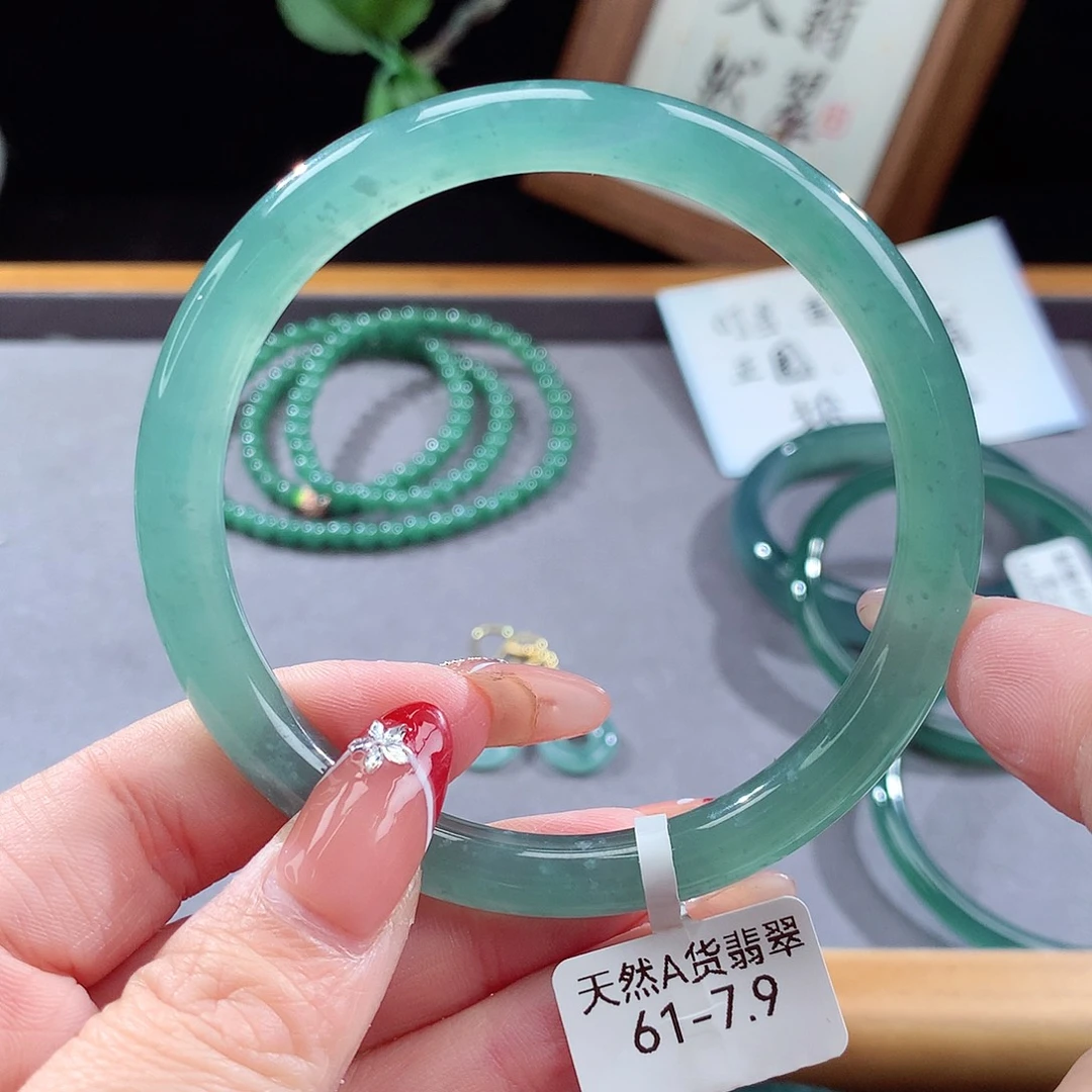 翡翠手镯（圆镯）未镶嵌