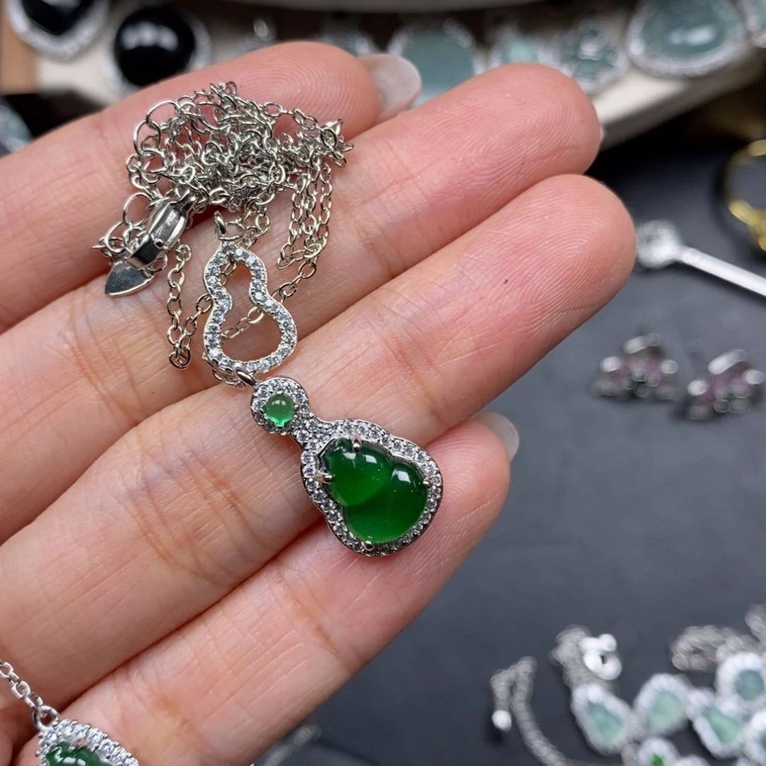 翡翠颈饰未镶嵌翡翠