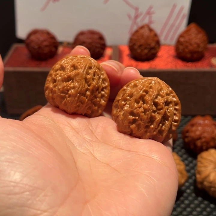 吊坠文玩核桃三角白