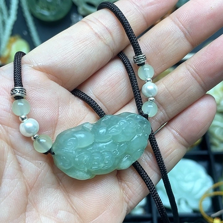 未镶嵌蛇纹石玉颈饰