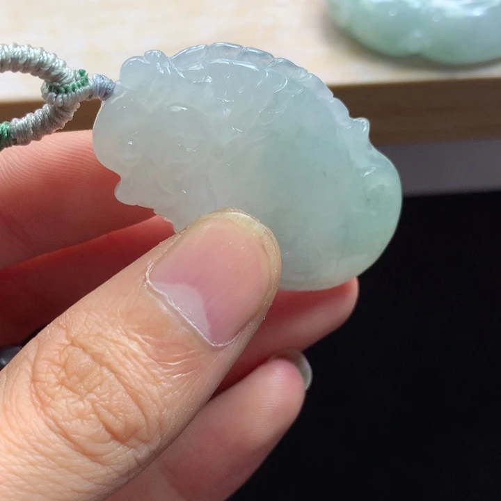 翡翠未镶嵌颈饰吊坠