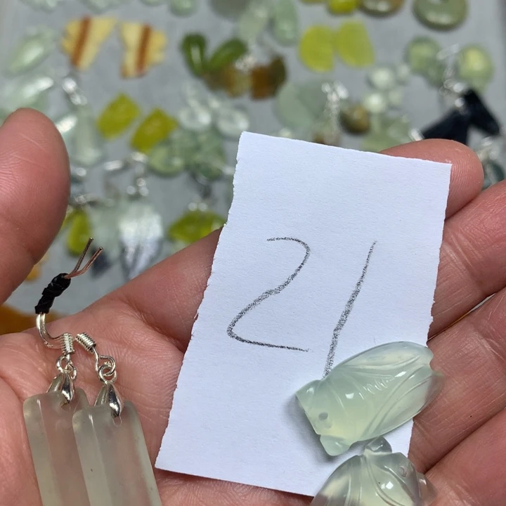 蛇纹石玉耳钉足银镀金镶嵌影****儿