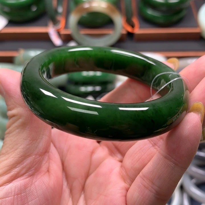 【闪购商品】未镶嵌手镯和田玉（碧玉）