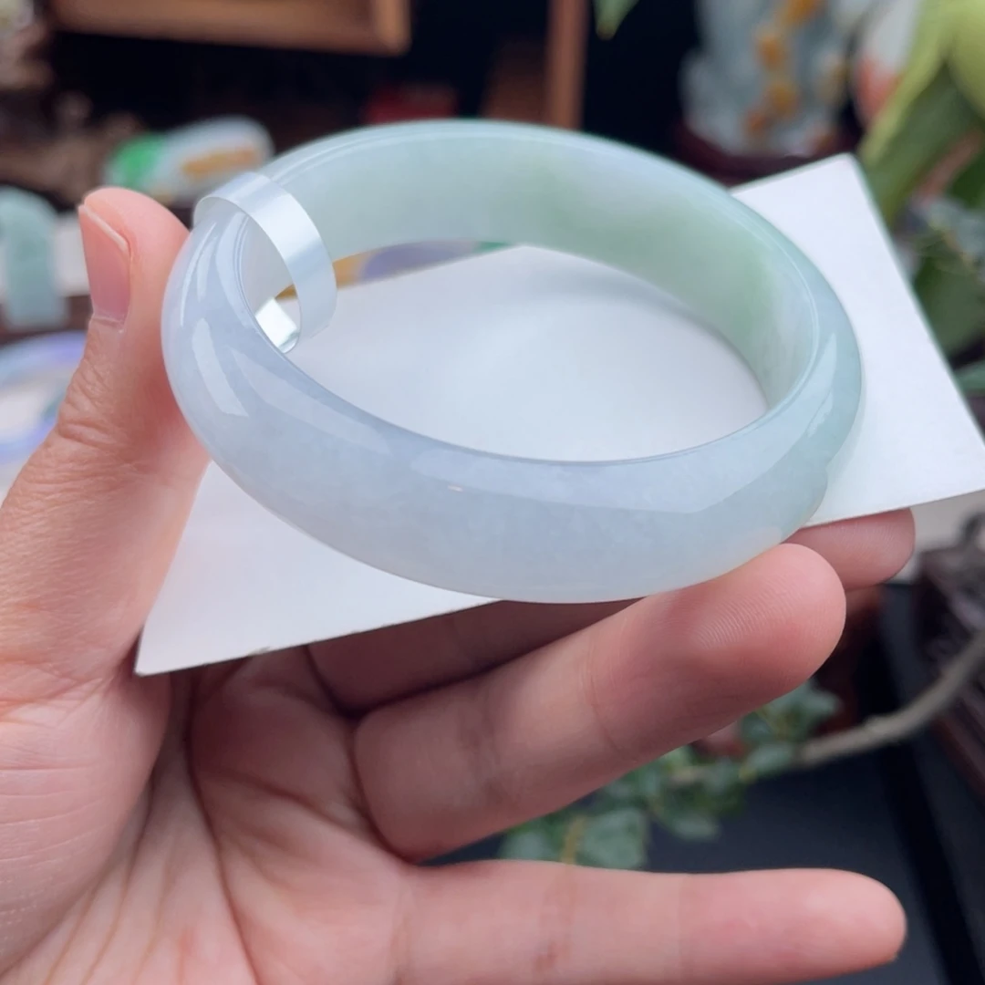 未镶嵌手镯翡翠带绿