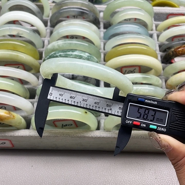 蛇纹石玉未镶嵌手镯111