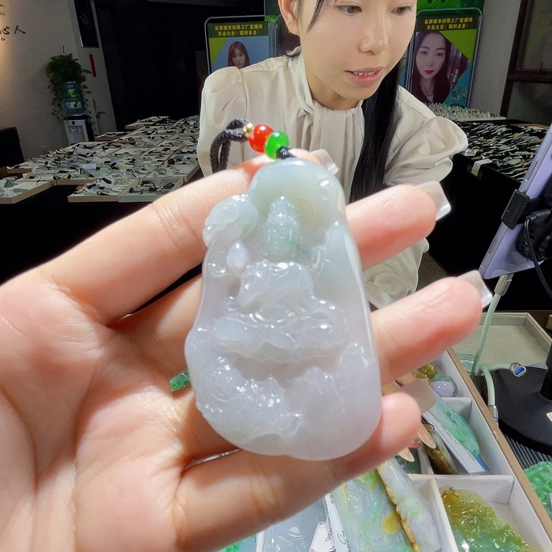 颈饰未镶嵌翡翠一个