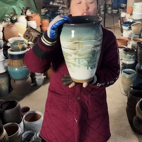 口20高31瑕疵底裂盆子。